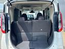 後部座席に座れる状態でも荷室はこれだけの広さがあるのでお出かけやお買い物にも重宝します。ついつい買い物しすぎても安心ですね♪