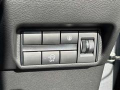 �ֿ���ʤɤ���ߤ����ݤˡ�����ξ����������ȼ�ưŪ�˥��󥸥���ߤ��륢���ɥ�󥰥��ȥåע������Ԥ��ʤɤ������˥��󥸥����ߤ�����ǳ��������ӽХ����︺�Υ��֥�θ��̡����դˤ��뤳�Ȥ��ǽ�Ǥ��� 7