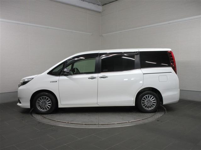 �I�ԂȂ�g���^�̈��S�t-�b�����E�g���^�F�蒆�ÎԁB���{�f�B�J���[�y�ѓ����F�́A�摜�̐F�Ǝ��ۂ̐F���قȂ��Č�����ꍇ���������܂��B