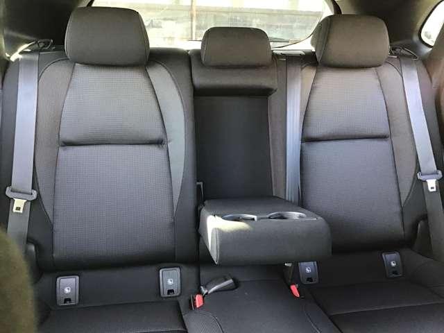 �V�[�g���ɗ]�T������A���̓I�Ȍ`��̍��ʂ��J�[�u���ɂ���������̂��x���A�܂��w�b�h�N���A�����X���]�T������A�����K���X���L�߂Ŏ��E�̍��������킳��Ǌ����Ȃ������ԃh���C�u�ł����K�ɉ߂����܂��B