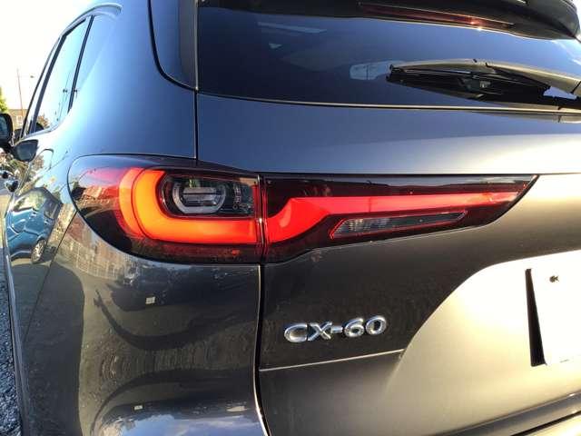 CX-60 3.3 XD エクスクルーシブ モード ディーゼルターボ 大型サンルーフ CarPlay対応 BOSE 衝突軽減 LED TV フルセグTV パワーシート USB ETC スマートキー クリアランスソナー 盗難防止装置 アルミホイール シートヒーター ターボ(16枚目)