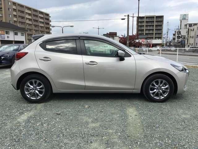 MAZDA2 1.5 15S サンリット シトラス ナビ CD/DVD CarPlay対応 全方位モニタ USB 衝突被害軽減ブレーキ Bluetooth シートヒーター スマートキー アイドリングストップ クリアランスソナー ABS リヤカメラ(10枚目)