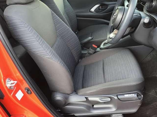 ヤリス １．５　Ｚ　ナビ　バックモニタ　衝突軽減ブレーキ　サイドＳＲＳ　ＡＡＣ　追従クルコン　スマキー　横滑防止装置　地デジ　キーフリー　ＬＥＤランプ　パワーウインドウ　助手席エアバック　シートヒーター　エアバッグ（15枚目）