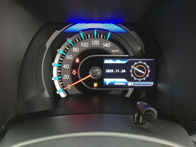 フレアクロスオーバー ６６０　ハイブリッド　ＸＳ　ナビ　全方位モニタ　衝突軽減ブレーキ　メモリーナビゲーション　ナビＴＶ　イモビライザー　レーダークルーズ　シートヒータ　リアコーナーセンサー　フルセグＴＶ　ｉ－ｓｔｏｐ　ＡＣ　バックカメラ　ＥＴＣ（13枚目）