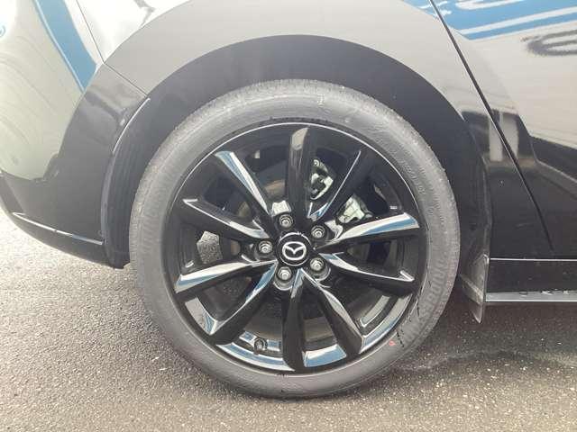 ＭＡＺＤＡ３ファストバック １．５　１５Ｓ　レトロスポーツエディション　試乗車アップ　ナビ　ＣａｒＰｌａｙ　アイドリングストップ　メモリーナビ　アルミホイール　運転席パワーシート　ＥＴＣ　ＬＥＤヘッドライト　フルセグ　Ｂｌｕｅｔｏｏｔｈ接続　スマートシティブレーキサポート（13枚目）