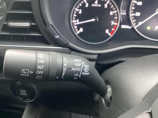 ＭＡＺＤＡ３ファストバック １．５　１５Ｓ　レトロスポーツエディション　試乗車アップ　ナビ　ＣａｒＰｌａｙ　アイドリングストップ　メモリーナビ　アルミホイール　運転席パワーシート　ＥＴＣ　ＬＥＤヘッドライト　フルセグ　Ｂｌｕｅｔｏｏｔｈ接続　スマートシティブレーキサポート（18枚目）