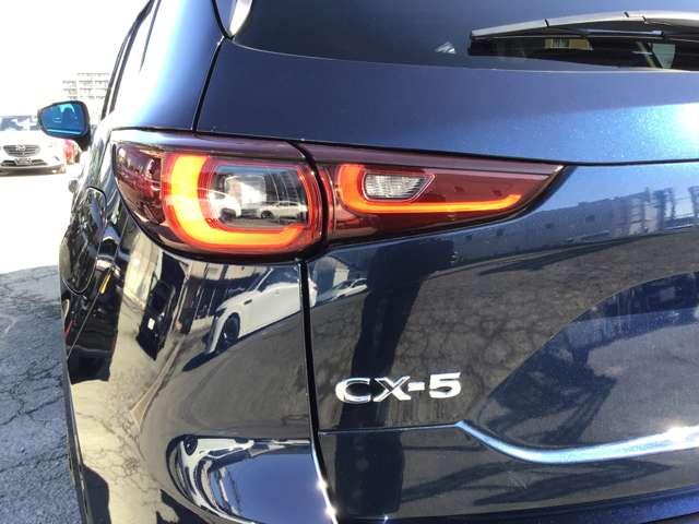 ＣＸ－５ ２．２　ＸＤ　レトロスポーツエディション　ディーゼルターボ　ナビ／ＣａｒＰｌａｙ／全方位モニタ／衝突軽減ブレー　ＬＥＤ　ＡＣＣ　スマートキー　衝突被害軽減装置　オートエアコン　ターボ　電動リアゲート　３６０°カメラ　フルセグ　ＵＳＢ　キ－レス　コーナーセンサー（11枚目）