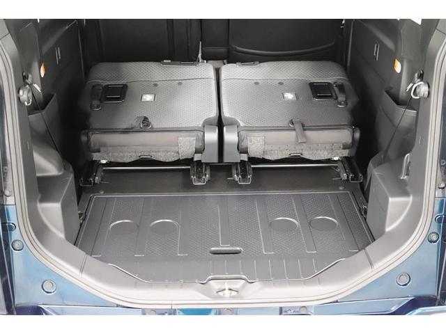 リヤシートを前倒しすると更なるスペースを確保できます！