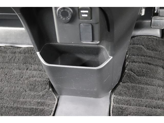 運転席と助手席の間にセンターロアボックスがあります！