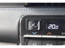 運転席と助手席には寒い日の肩や腰、冷えやすい下肢を温めてくれるシートヒーターが付いております!