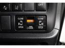両側電動スライドドアはドアの直接操作以外にも運転席からのスイッチ操作やリモコン操作でも開閉が可能!狭い駐車場などでもドアの開閉が楽々・安心ですね!