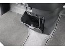 運転席と助手席の間にセンターロアボックスがあります！