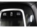 燃費をより向上させるエコドライブモードとパワフルな走行を愉しめるパワーモードを選べるスイッチが付いております!