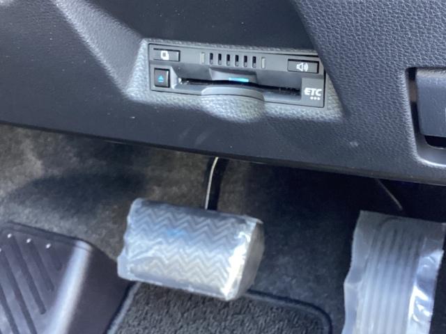 ヤリスクロス ハイブリッドＺ　メモリーナビ　ＥＴＣ　リアカメラ　インテリジェントキー　ＵＳＢ　ＬＥＤライト　クルーズコントロール　整備記録簿　横滑り防止システム　ナビＴＶ　電動シ－ト　パワステ　オートエアコン　キーフリー　ＡＢＳ（13枚目）