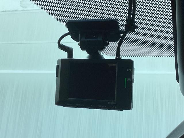 ヤリスクロス ハイブリッドＺ　メモリーナビ　ＥＴＣ　リアカメラ　インテリジェントキー　ＵＳＢ　ＬＥＤライト　クルーズコントロール　整備記録簿　横滑り防止システム　ナビＴＶ　電動シ－ト　パワステ　オートエアコン　キーフリー　ＡＢＳ（14枚目）