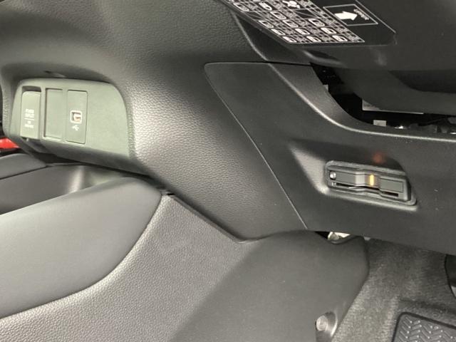 フィット e:HEVクロスター メモリーナビ ドラレコ ETC 衝突回避システム フルオートエアコン 整備記録簿 LEDランプ エアバッグ サイドエアバック 地デジ オートクルーズコントロール VSA バックカメラ USB パワステ(13枚目)