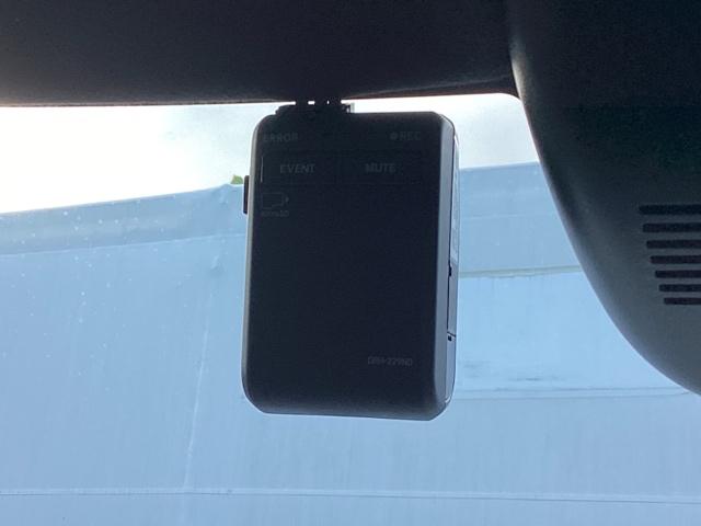 N-BOXカスタム ベースグレード 試乗車 メモリーナビ ドラレコ ETC USB接続 CMBS Dレコ 禁煙 ベンチシート オートエアコン スマートキ LED 盗難防止装置 クルコン バックカメラ フルセグTV パワーステアリング(14枚目)