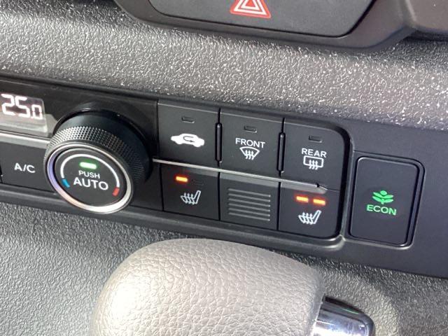 N-BOXカスタム ベースグレード 試乗車 メモリーナビ ドラレコ ETC USB接続 CMBS Dレコ 禁煙 ベンチシート オートエアコン スマートキ LED 盗難防止装置 クルコン バックカメラ フルセグTV パワーステアリング(16枚目)