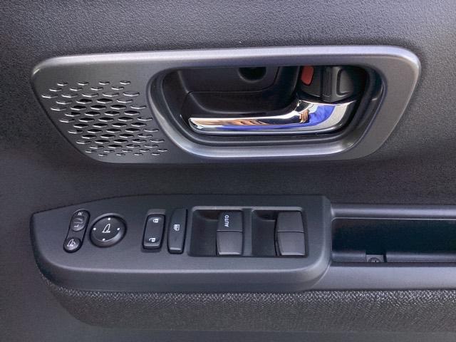 N-BOXカスタム ベースグレード 試乗車 メモリーナビ ドラレコ ETC USB接続 CMBS Dレコ 禁煙 ベンチシート オートエアコン スマートキ LED 盗難防止装置 クルコン バックカメラ フルセグTV パワーステアリング(26枚目)