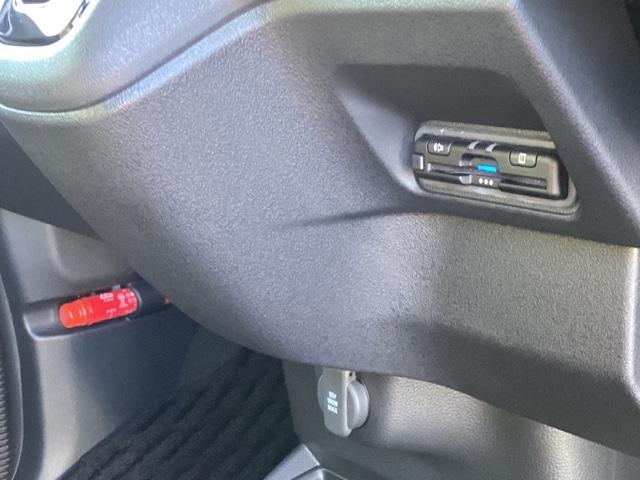 Ｎ－ＢＯＸカスタム ベースグレード　試乗車　メモリーナビ　ドラレコ　ＥＴＣ　ＵＳＢ接続　ＣＭＢＳ　Ｄレコ　禁煙　ベンチシート　オートエアコン　スマートキ　ＬＥＤ　盗難防止装置　クルコン　バックカメラ　フルセグＴＶ　パワーステアリング（13枚目）