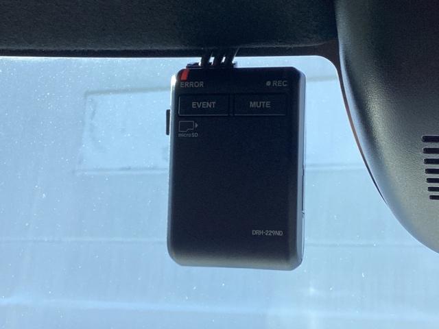 Ｎ－ＢＯＸカスタム ベースグレード　試乗車　メモリーナビ　ドラレコ　ＥＴＣ　ＵＳＢ接続　ＣＭＢＳ　Ｄレコ　禁煙　ベンチシート　オートエアコン　スマートキ　ＬＥＤ　盗難防止装置　クルコン　バックカメラ　フルセグＴＶ　パワーステアリング（14枚目）