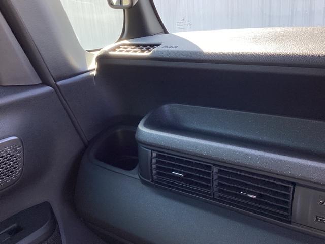 Ｎ－ＢＯＸカスタム ベースグレード　試乗車　メモリーナビ　ドラレコ　ＥＴＣ　ＵＳＢ接続　ＣＭＢＳ　Ｄレコ　禁煙　ベンチシート　オートエアコン　スマートキ　ＬＥＤ　盗難防止装置　クルコン　バックカメラ　フルセグＴＶ　パワーステアリング（32枚目）