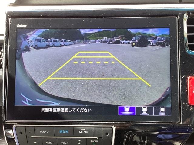 バックモニター付きで、車庫入れやバック時の後方確認をサポート。