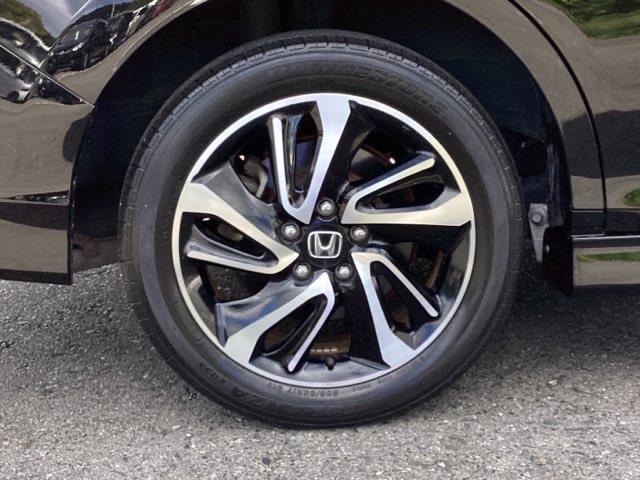 かっこいい【アルミホイール】を履いていますので、足元を引きしまっていますね。