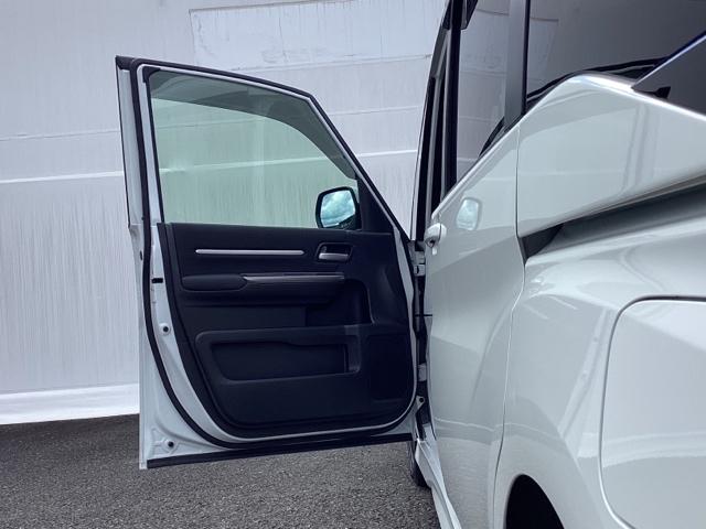 ステップワゴンスパーダ スパーダ・クールスピリットホンダセンシング メモリーナビ ドラレコ ETC リアカメラ サイドエアバック スマートキ 左右電動スライドドア バックモニタ 地TV ナビ&TV 三列シート USB 助手席エアバッグ ドライブレコーダ AAC ABS(31枚目)