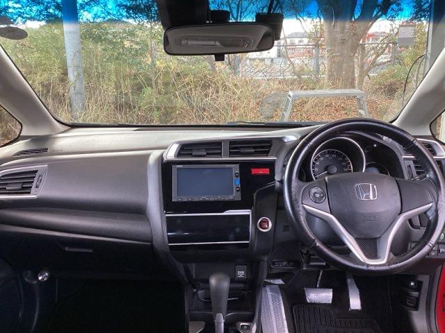 フィット 13G・Fパッケージ 純正ナビ フルセグ あんしんパッケージ イモビ DVD再生可能 スマ-トキ- サイドエアバッグ VSA ETC付き 地デジTV 助手席エアバッグ Rカメラ オートエアコン エアバック PS キ-フリ-(3枚目)