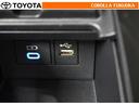 ポータブルオーディオなどの機器を接続して、車両のスピーカーで聞くことができます。
