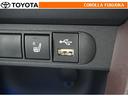 ポータブルオーディオなどの機器を接続して、車両のスピーカーで聞くことができます。