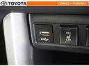 ポータブルオーディオなどの機器を接続して、車両のスピーカーで聞くことができます。