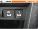 ポータブルオーディオなどの機器を接続して、車両のスピーカーで聞くことができます。