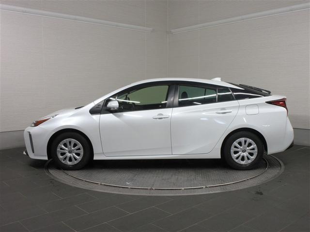 プリウス ＳセーフティプラスＩＩ　フルセグ　メモリーナビ　ＤＶＤ再生　バックカメラ　衝突被害軽減システム　ＥＴＣ　ＬＥＤヘッドランプ　ワンオーナー　記録簿（4枚目）