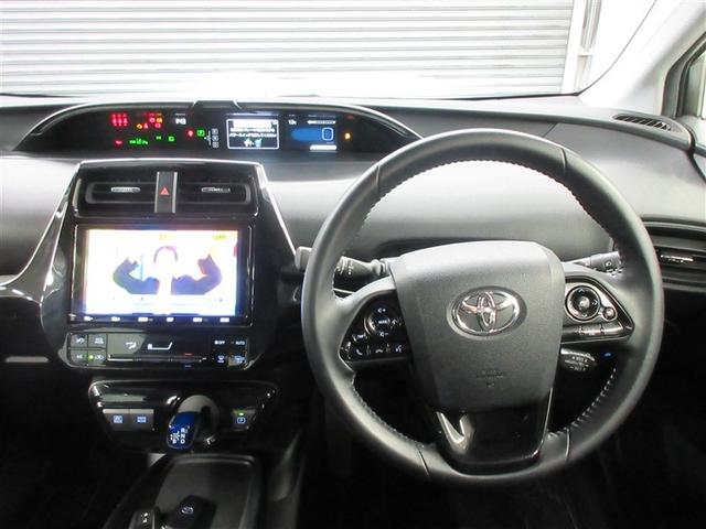 プリウス ＳセーフティプラスＩＩ　フルセグ　メモリーナビ　ＤＶＤ再生　バックカメラ　衝突被害軽減システム　ＥＴＣ　ＬＥＤヘッドランプ　ワンオーナー　記録簿（5枚目）