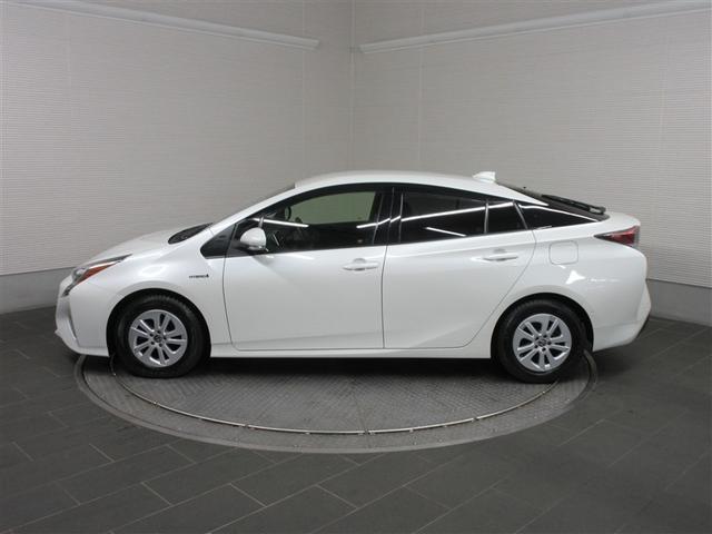 プリウス Ｓセーフティプラス　ワンセグ　メモリーナビ　バックカメラ　衝突被害軽減システム　ＥＴＣ　ドラレコ　ＬＥＤヘッドランプ　ワンオーナー　記録簿（3枚目）