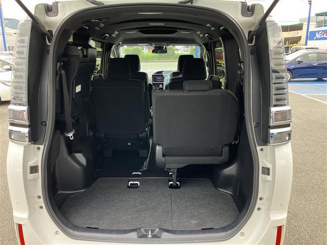 ヴォクシー ハイブリッドＶ　ＮＡＶＩ　Ｂモニター　Ｗエアバック　ＥＴＣ車載器　ＰＳ　ＬＥＤヘットライト　運転席エアバック　パワーウィンドウ　メモリーナビゲーション　アルミ　オートエアコン　ＡＢＳ　両側Ｐスライドドア（17枚目）