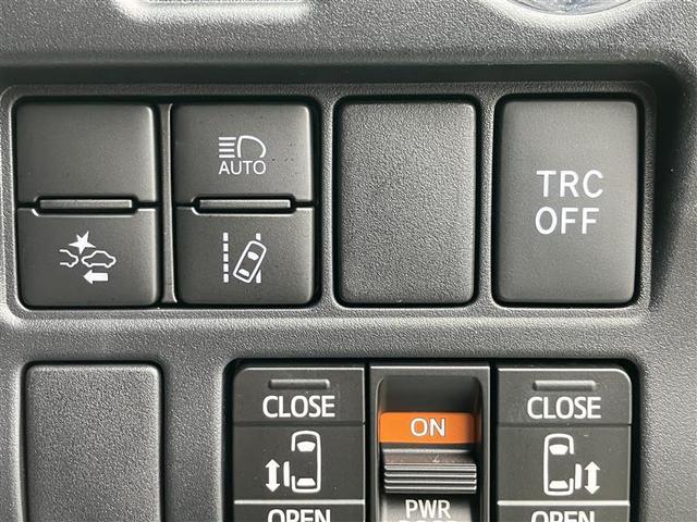 ヴォクシー ハイブリッドＶ　ＮＡＶＩ　Ｂモニター　Ｗエアバック　ＥＴＣ車載器　ＰＳ　ＬＥＤヘットライト　運転席エアバック　パワーウィンドウ　メモリーナビゲーション　アルミ　オートエアコン　ＡＢＳ　両側Ｐスライドドア（31枚目）