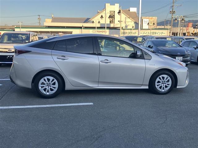 プリウス Ｓセーフティプラス　衝突回避システム　Ｂモニター　ドラレコ付き　定期点検記録簿　ＬＥＤライト　クルコン　ＥＴＣ装備　スマートＫＥＹ　ナビＴＶ　イモビライザー　横滑り防止機能　ＰＷ　カーテンエアバッグ　キーレスエントリー（13枚目）