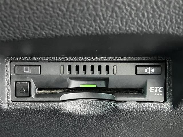 プリウス Ｓセーフティプラス　衝突回避システム　Ｂモニター　ドラレコ付き　定期点検記録簿　ＬＥＤライト　クルコン　ＥＴＣ装備　スマートＫＥＹ　ナビＴＶ　イモビライザー　横滑り防止機能　ＰＷ　カーテンエアバッグ　キーレスエントリー（22枚目）