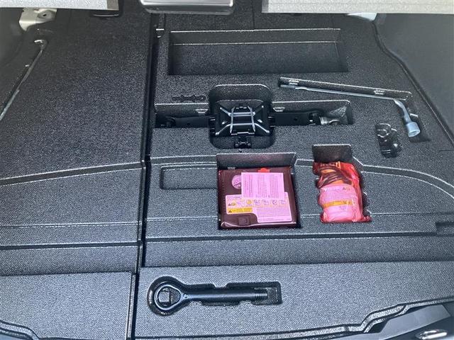 プリウス Ｓセーフティプラス　衝突回避システム　Ｂモニター　ドラレコ付き　定期点検記録簿　ＬＥＤライト　クルコン　ＥＴＣ装備　スマートＫＥＹ　ナビＴＶ　イモビライザー　横滑り防止機能　ＰＷ　カーテンエアバッグ　キーレスエントリー（32枚目）