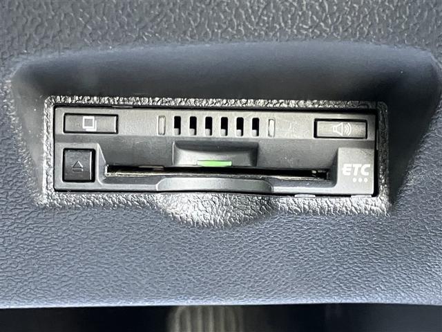 プリウス Ｓツーリングセレクション　バックモニタ　オ－トエアコン　ＬＥＤランプ　エアバック　ＥＴＣ車載器　メモリ－ナビ　助手席エアバック　アルミ　ナビ　ＡＢＳ　プリクラッシュブレーキ（4枚目）