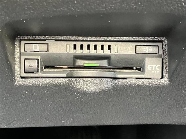 プリウス Ｓツーリングセレクション　ドライブレコーダ　バックモニタ　オ－トエアコン　ＬＥＤランプ　エアバック　ＥＴＣ車載器　メモリ－ナビ　助手席エアバック　アルミ　ナビ　ＡＢＳ　プリクラッシュブレーキ（4枚目）