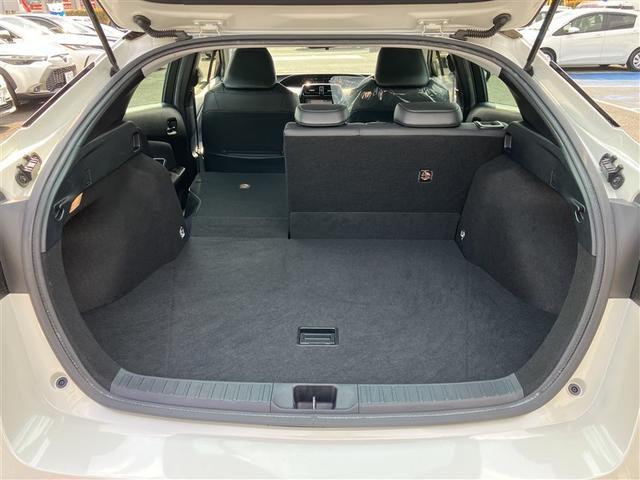 プリウス Ｓツーリングセレクション　ドライブレコーダ　バックモニタ　オ－トエアコン　ＬＥＤランプ　エアバック　ＥＴＣ車載器　メモリ－ナビ　助手席エアバック　アルミ　ナビ　ＡＢＳ　プリクラッシュブレーキ（19枚目）