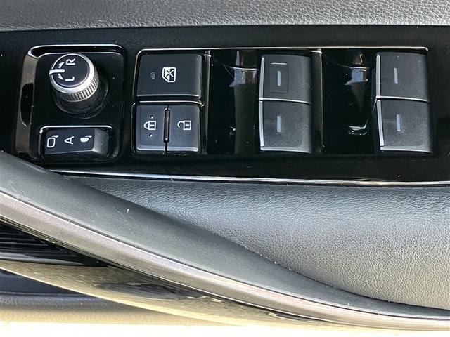 �p���[�E�C���h�E�X�C�b�`�ł��B�~���[�̊J�X�C�b�`���`�t�s�n�ɂ��Ă���������΃h�A���b�N���Ƀh�A�~���[�������b�N����������ƃh�A�~���[���J���܂��̂ŁA�ƂĂ��֗��ł���