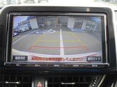 バックガイドモニターで、後方を確認しながら安心して駐車することができます。運転初心者も熟練者も必須の機能ですよ！ 4