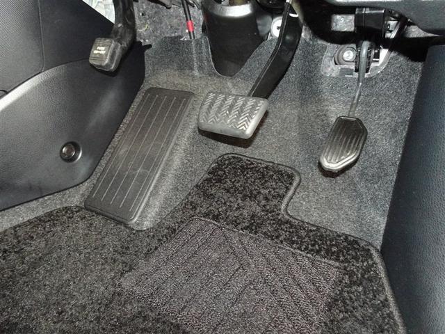 エスクァイア ハイブリッドＧｉ　衝突被害軽減システム　メモリーナビ　フルセグ　後席モニター　バックカメラ　ＥＴＣ　両側電動スライド　フルエアロ　３列シート　ＬＥＤヘッドランプ　スマートキー　乗車定員７人（10枚目）