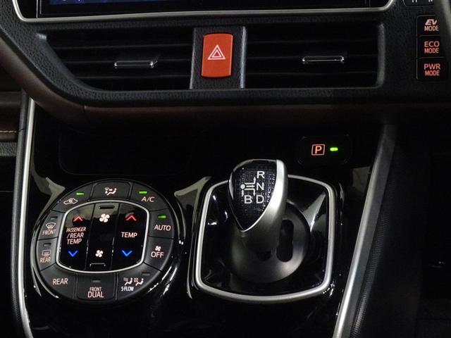 エスクァイア ハイブリッドＧｉ　衝突被害軽減システム　メモリーナビ　フルセグ　後席モニター　バックカメラ　ＥＴＣ　両側電動スライド　フルエアロ　３列シート　ＬＥＤヘッドランプ　スマートキー　乗車定員７人（12枚目）