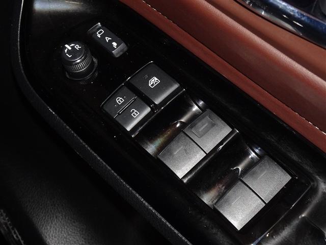 エスクァイア ハイブリッドＧｉ　衝突被害軽減システム　メモリーナビ　フルセグ　後席モニター　バックカメラ　ＥＴＣ　両側電動スライド　フルエアロ　３列シート　ＬＥＤヘッドランプ　スマートキー　乗車定員７人（16枚目）